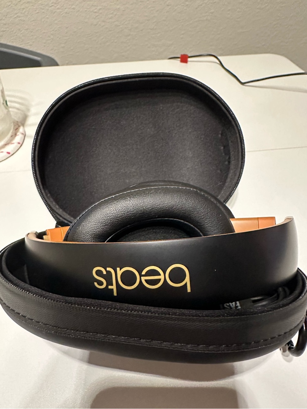 Beats Studio3 Wireless Headphones - Black & Gold - Picture 2 of 10